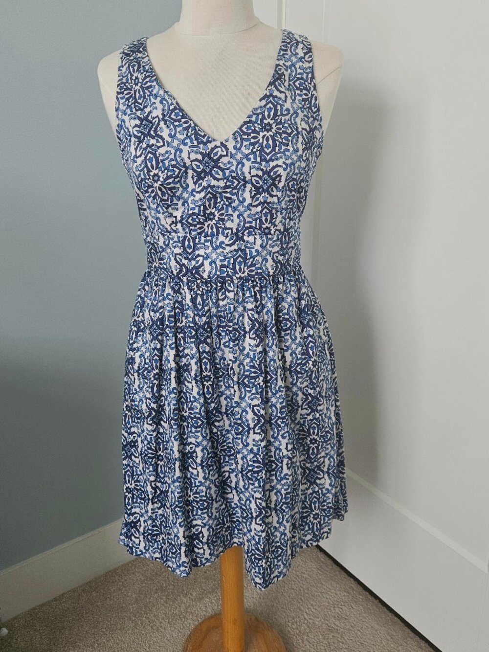 MILLY SLEEVELESS FLORAL DRESS SIZE 6